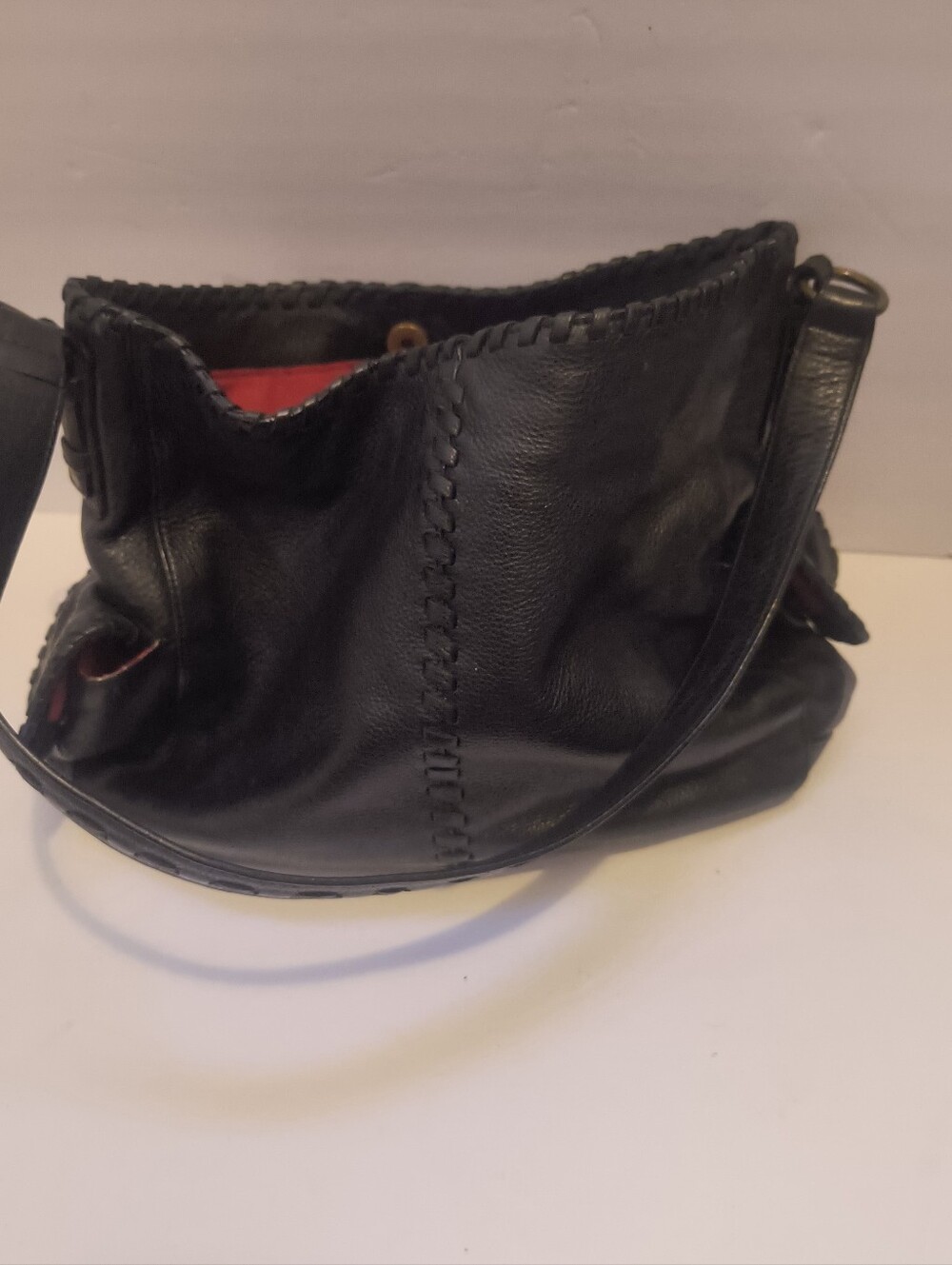 The Sak Black Pebbled Leather Hobo Bag Whipstitch Trim Red Lining Y2K Boho - Picture 8 of 8